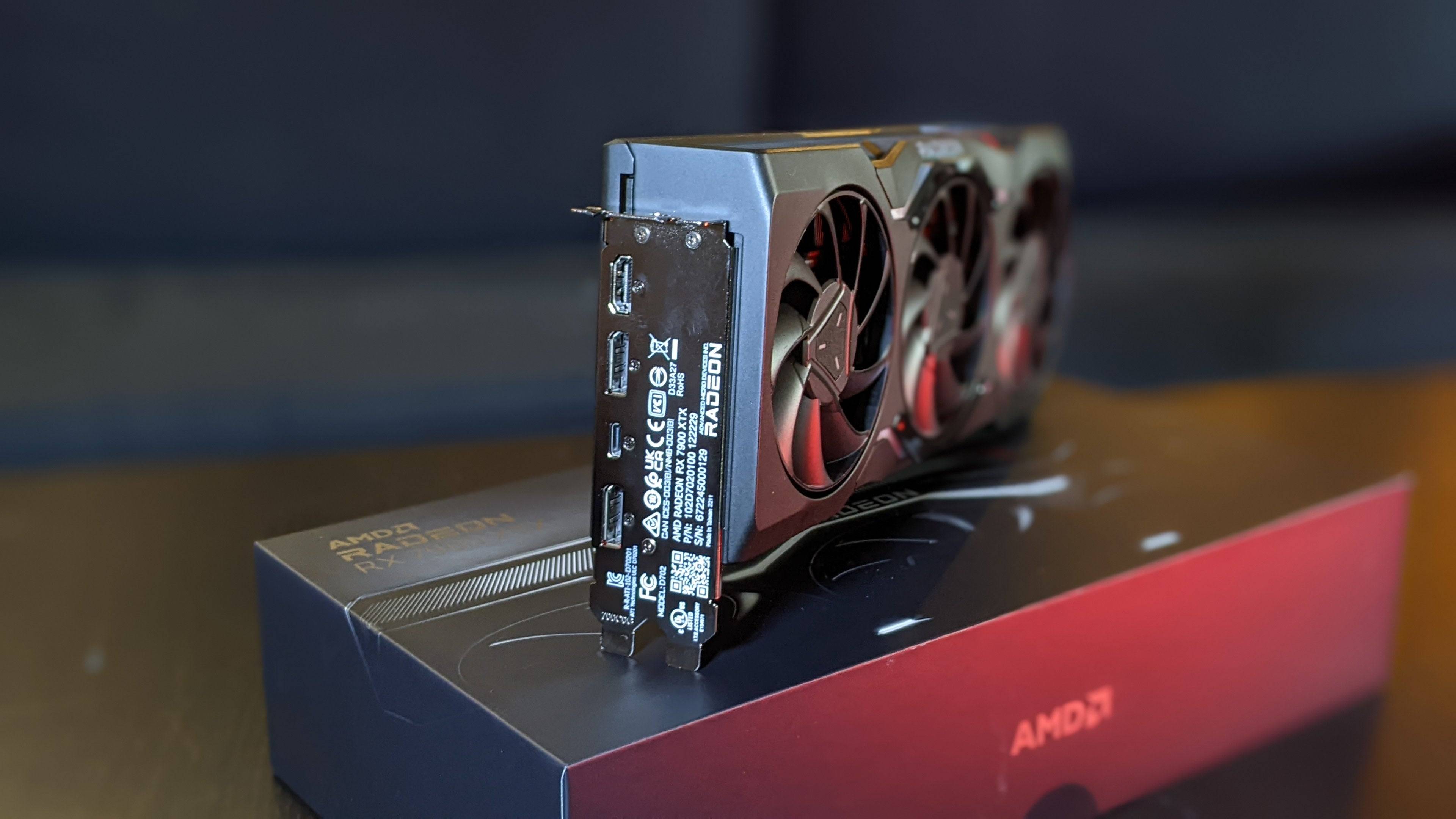 AMD RADEON RX 7900 XTX 사진 5