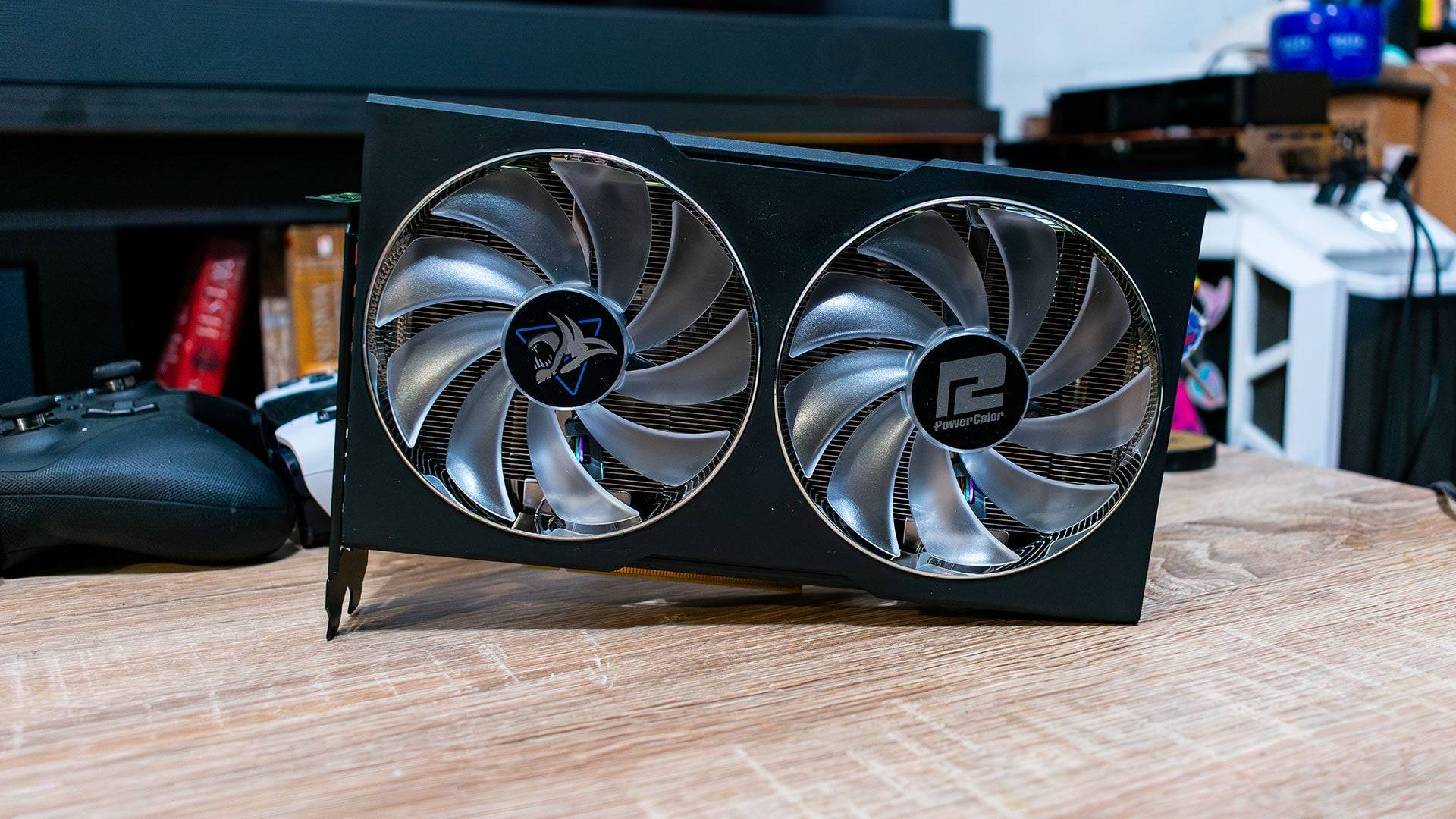 AMD RADEON RX 7600 XT 사진 2