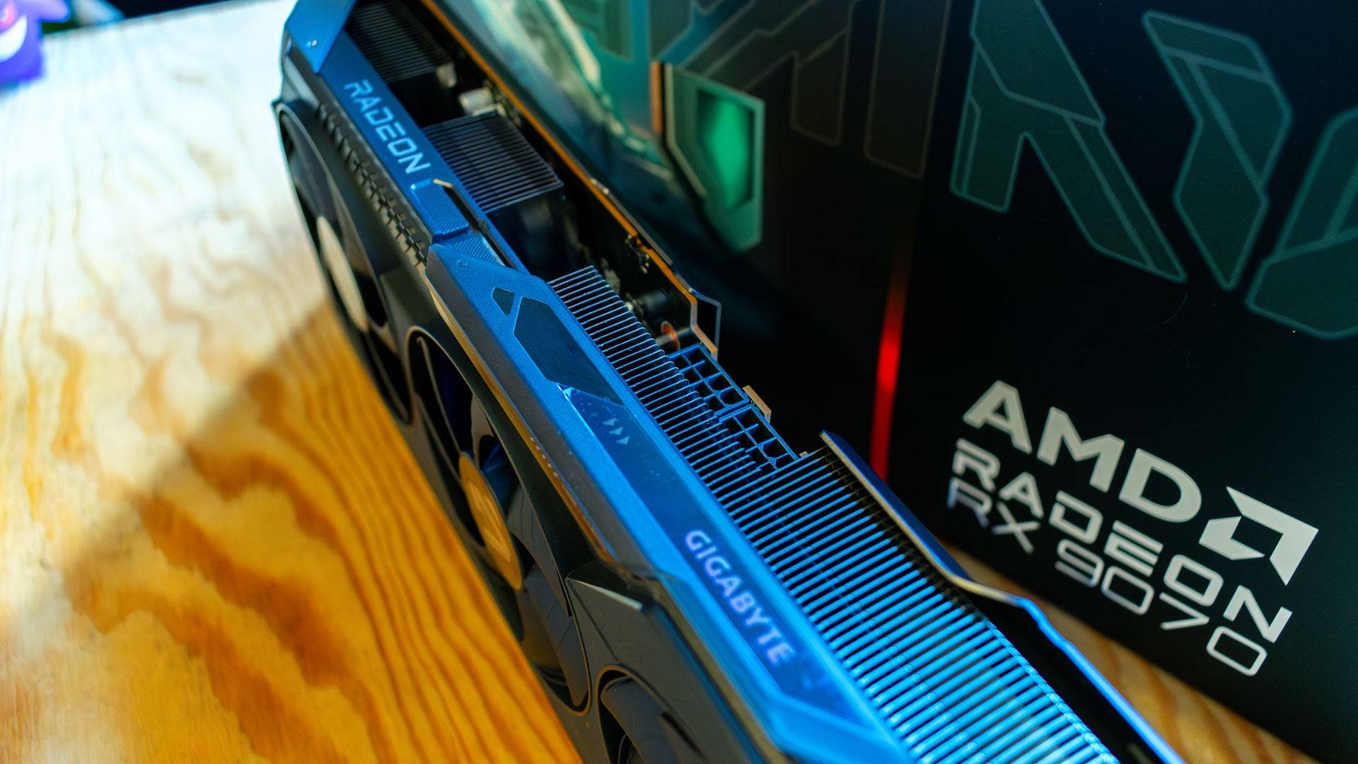 AMD RADEON RX 9070 사진 3