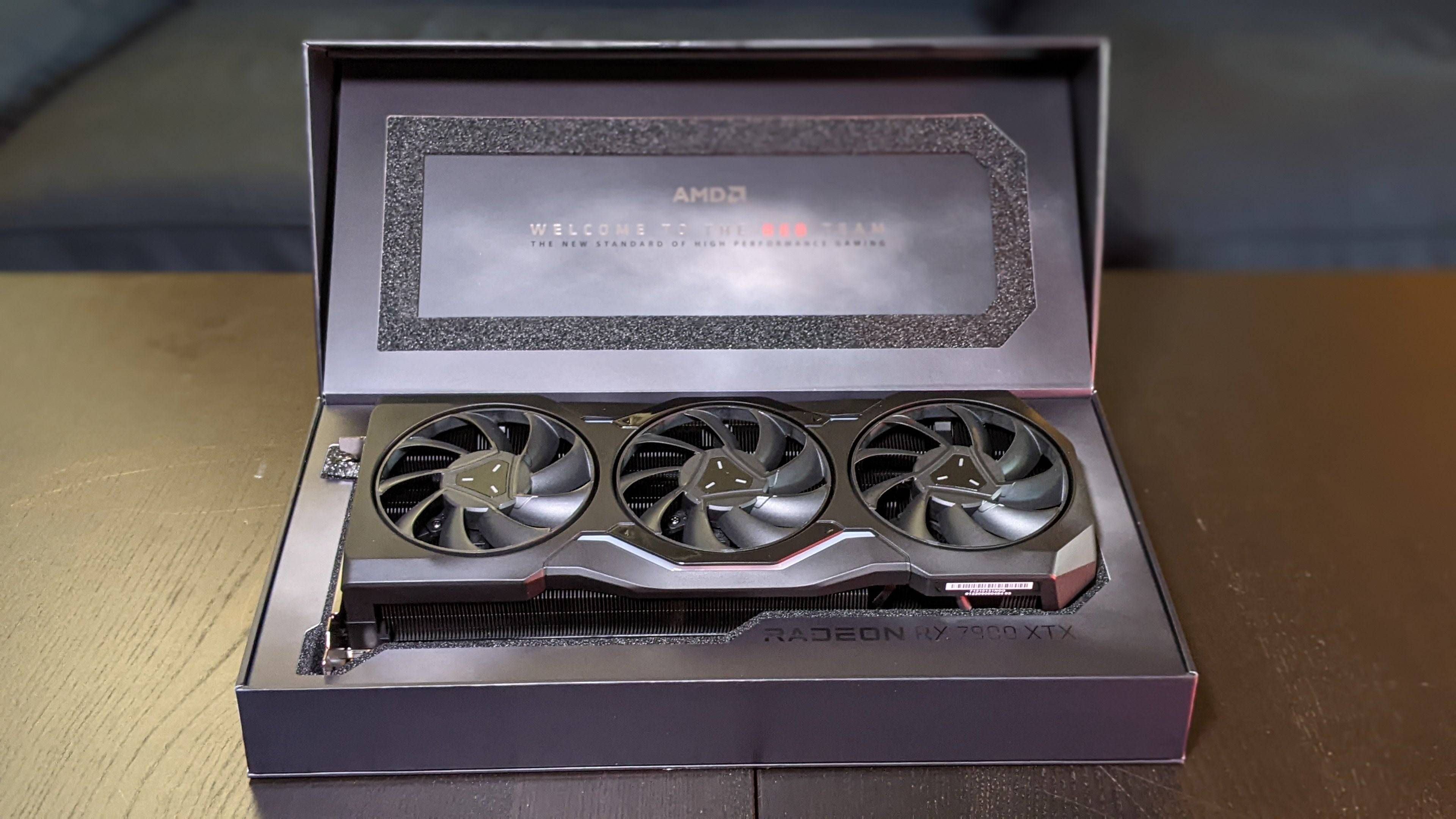 AMD RADEON RX 7900 XTX 사진 2