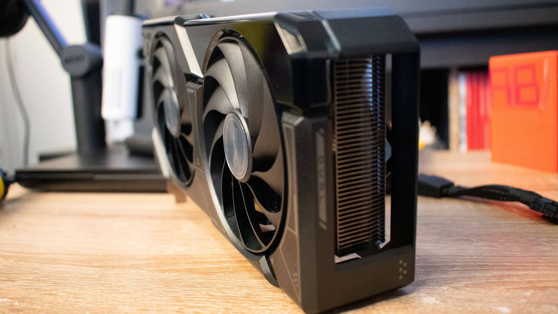 RTX 4060 Larawan 4