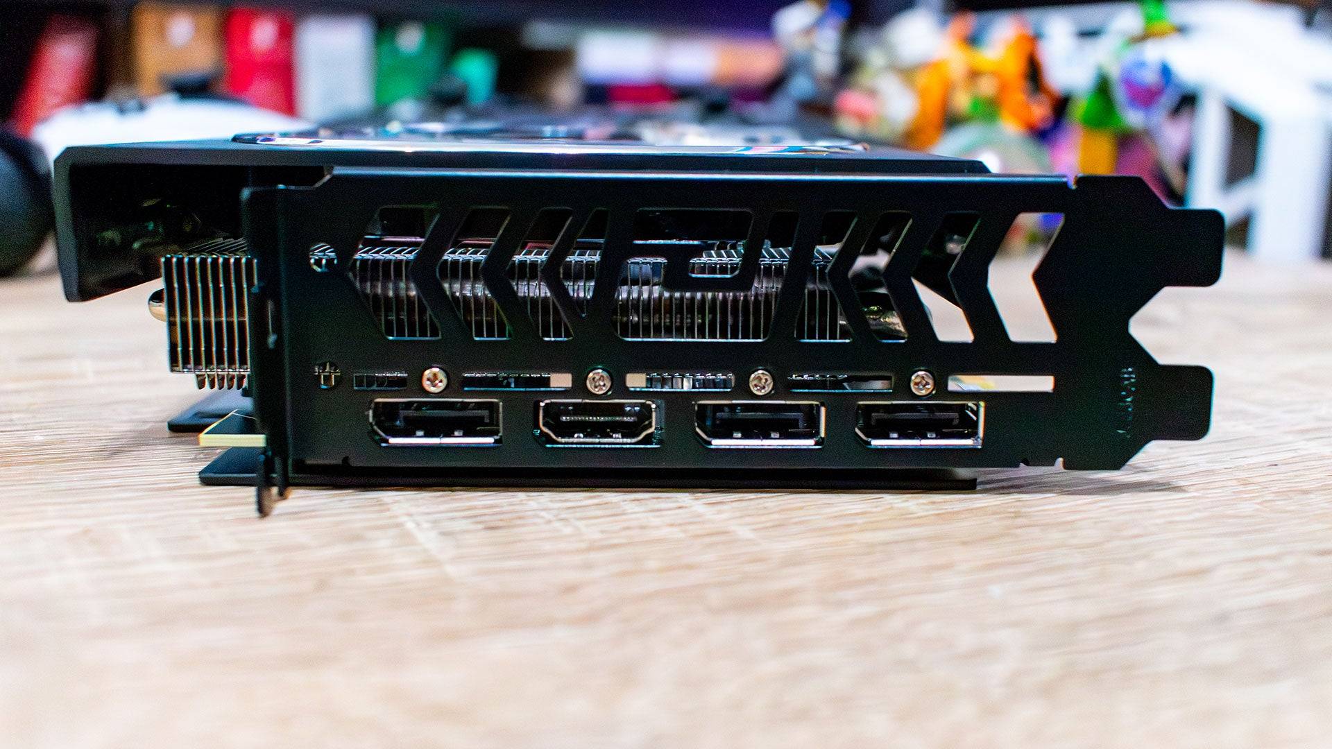 AMD RADEON RX 7600 XT 사진 3