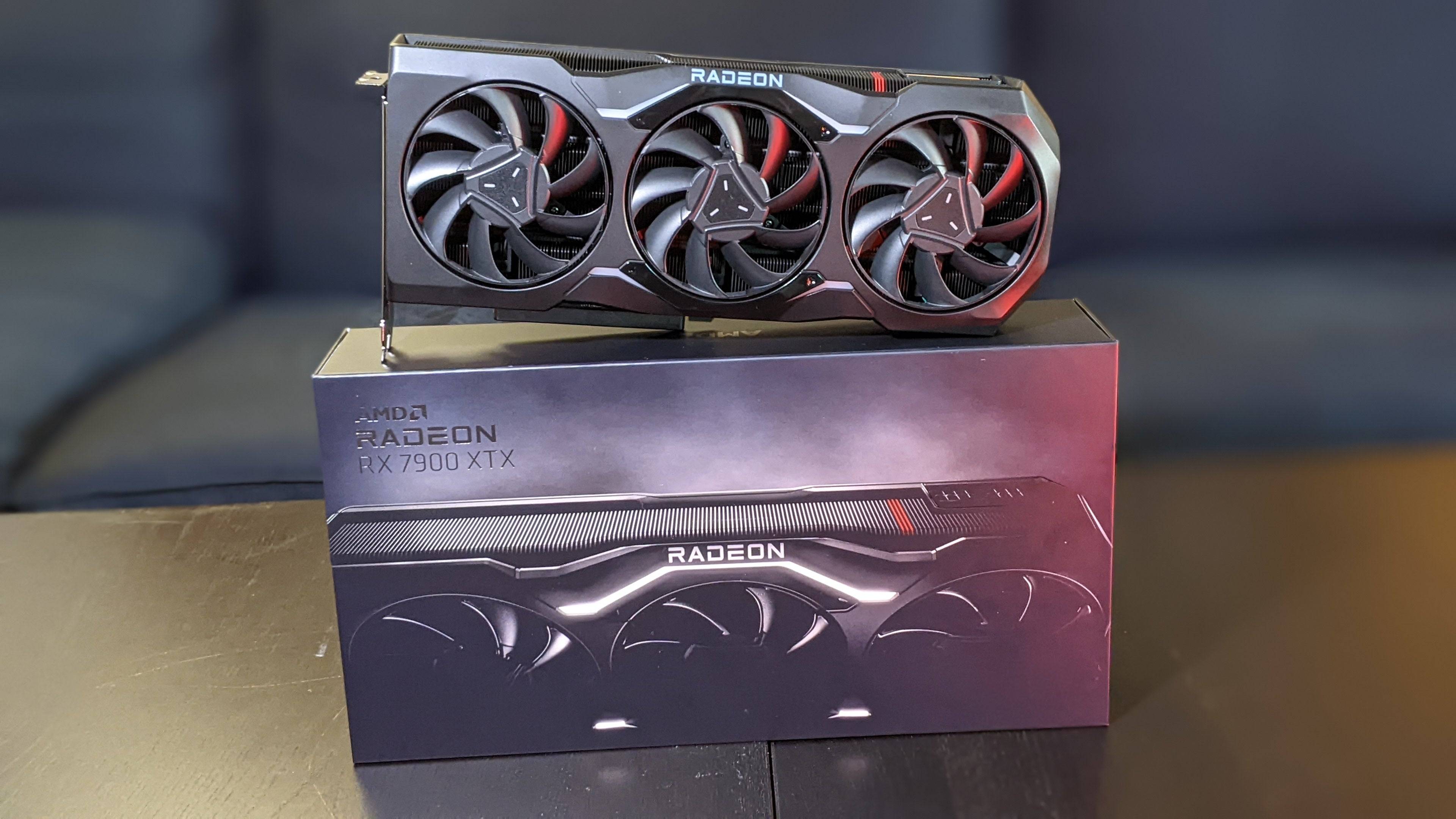 AMD RADEON RX 7900 XTX 사진 4